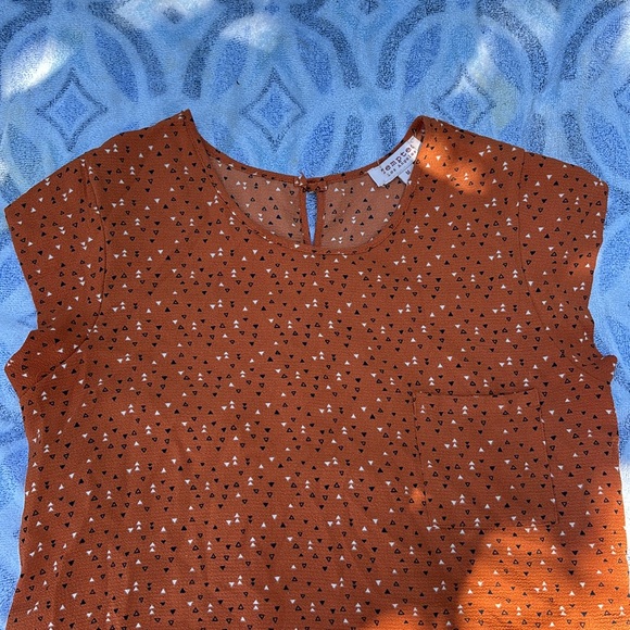 Tempted Los Angeles Triangle Design Rust Orange Blouse Solid Back Keyhole M - Picture 10 of 16